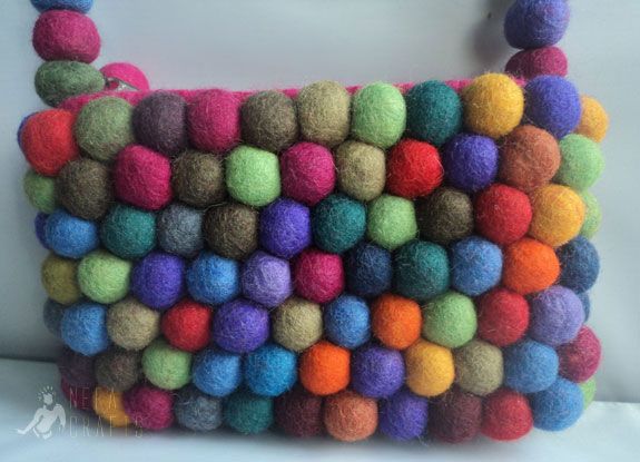   .himaltrading/images/NepaCrafts/080511/Felt%20Ball%20Bag%20b