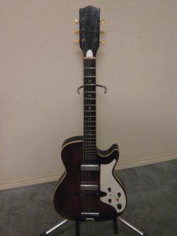 VINTAGE 1950s 1960s SILVERTONE HOLLOW BODY ELECTRIC GUITAR 39 LONG 