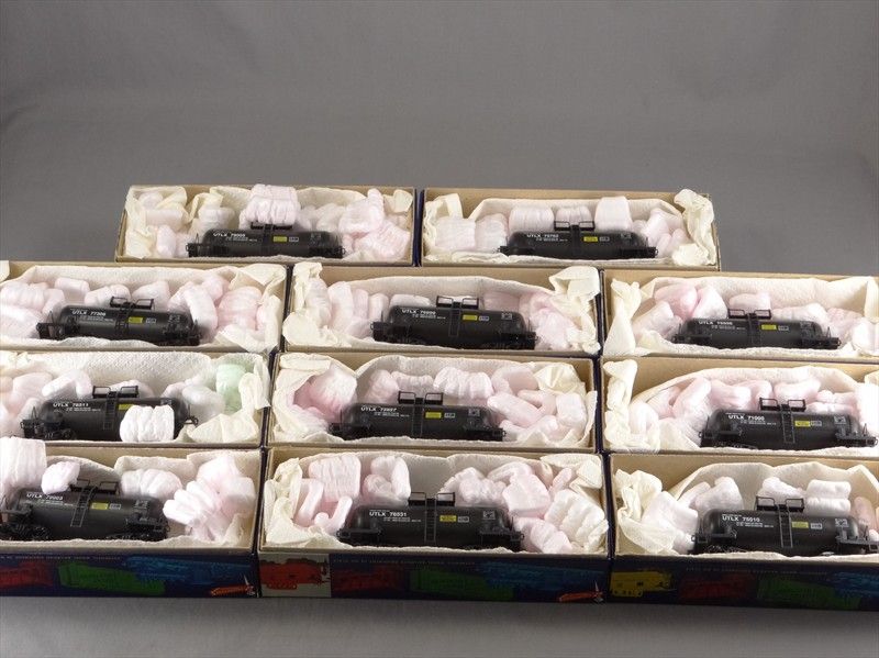 DTD   HO SCALE LOT 11 ROUNDHOUSE UTLX SHORTY TANK CAR ASSEMBLED KITS 