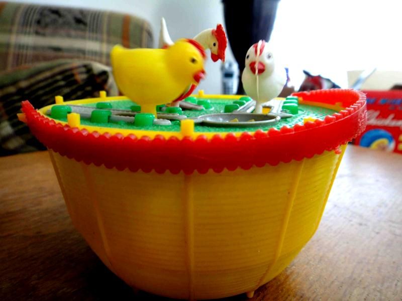 vintage CHICKEN FEEDING MONEY BASKET w/box BANK #601★  