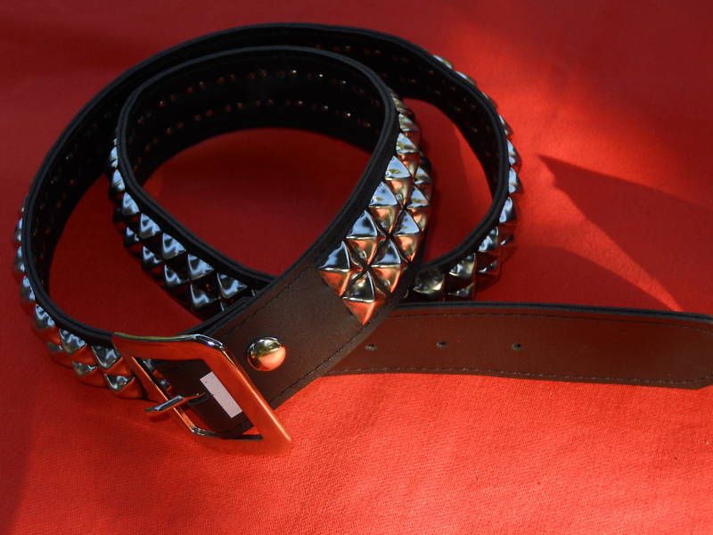 NeW 2 RoW PYRaMiD BLaCK STuDDeD VeGaN BeLT MaNMaDe PuNK PSYCHoBiLLY 