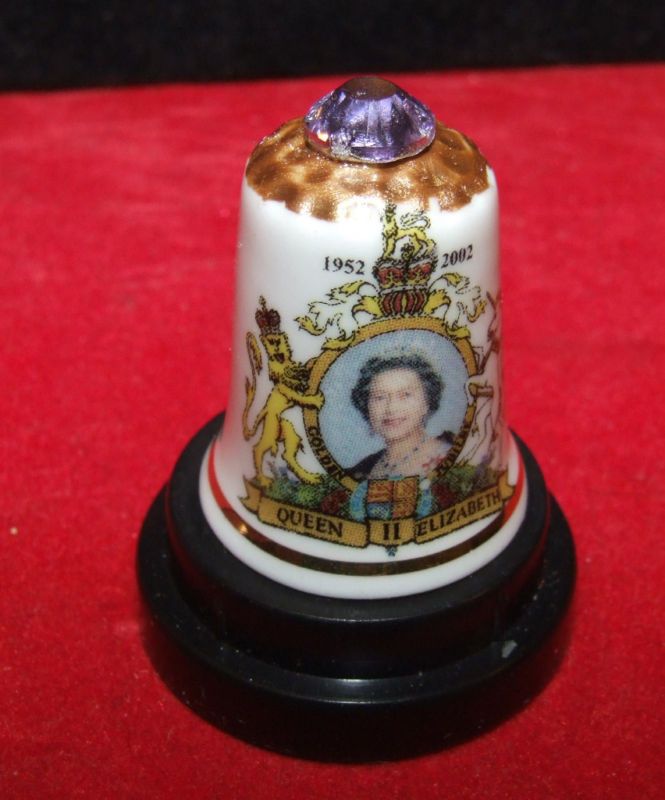 ROYALTHIMBLE QUEEN ELIZABETH II GOLD JUBILEE #23  