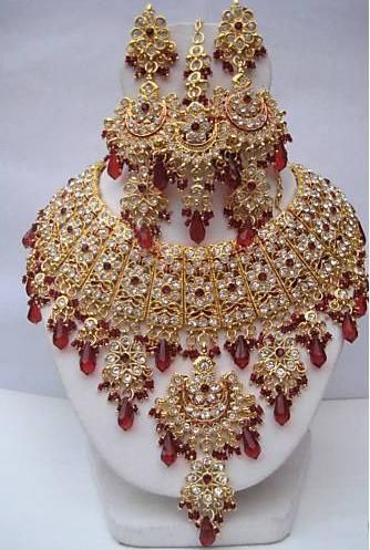 ASHWARIYAS GLAMOUR KUNDAN NECKLACE JEWELRY EARRINGS  