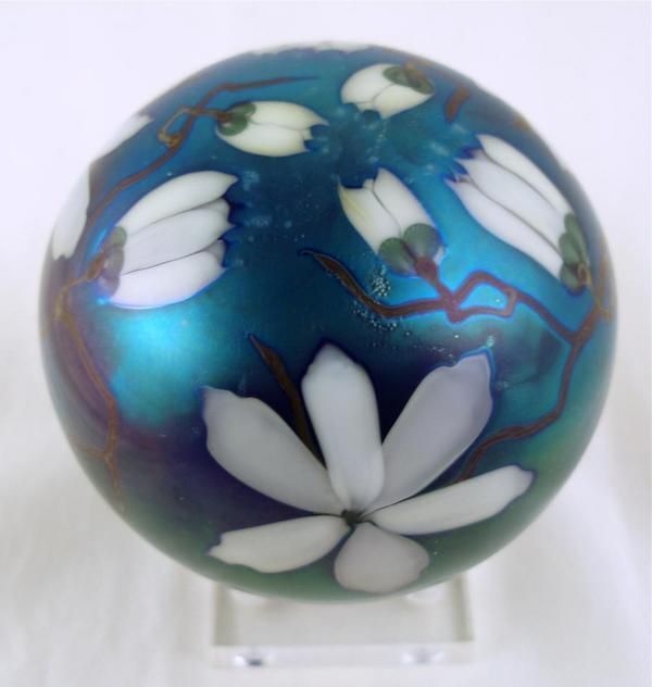 Dan Salazars White Tulip Magnolia/Buds Paperweight  