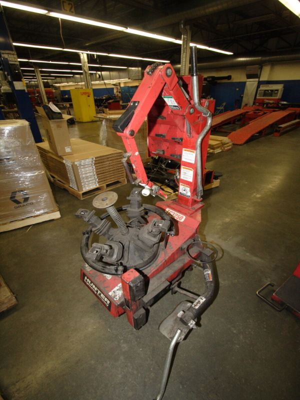 Hunter Automotive DSP 9500 Balancer & Tire Changer  