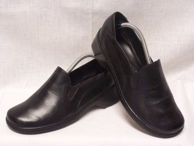 MINT Clarks Basic Black Comfort Sole Loafers sz 7.5 M  