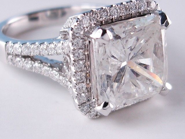 82 CT TW CUSHION CUT DIAMOND ENGAGEMENT RING  