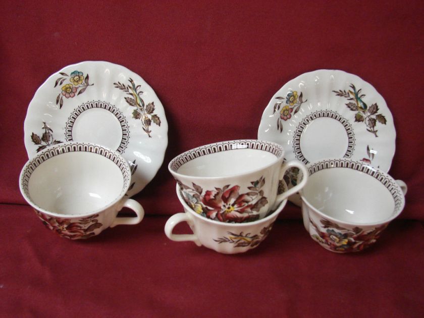 Wade, China Dinnerware Hedgerow, England, 4 cups and 2 saucer(s 