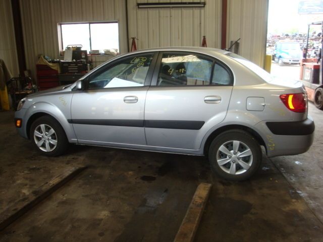 09 KIA RIO FLOOR SHIFTER  