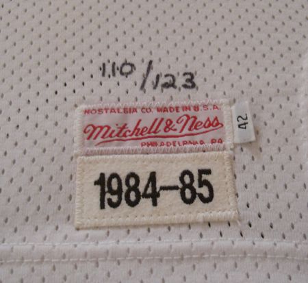 MICHAEL JORDAN Auto Bulls ROOKIE Jersey LE 110/123 UDA  