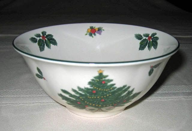 Mikasa Christmas Story NUT CANDY Flexible Bowl Use 4 Nuts, Cheeseball 